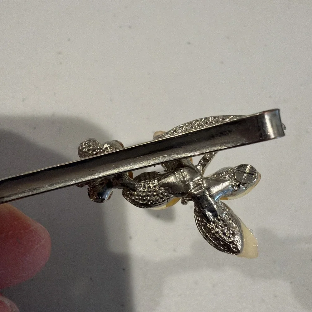 VTG 2 Hair Clips Women's Rhinestone Flower Butterfly Silvertone READ MORE‎